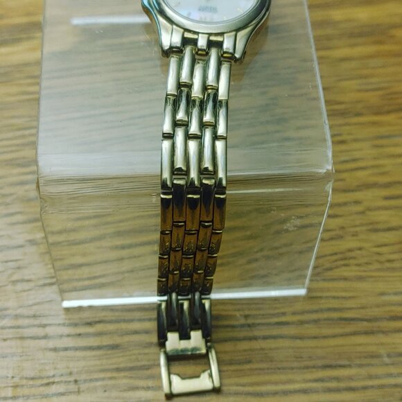 Citizen Quartz Watch Vintage Gold Tone Roman Numeral Dial Wristwatch Timeless